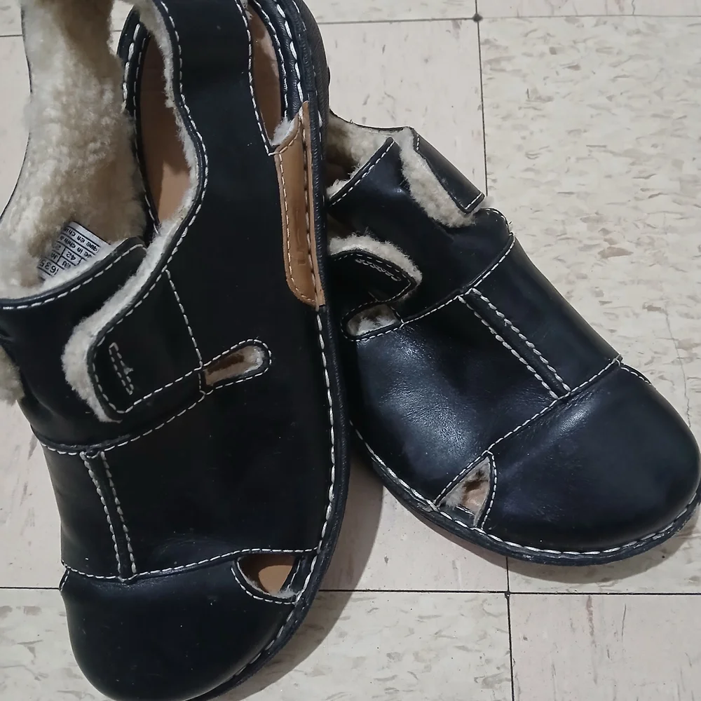 UGG Tan and Black Footwear sheepskin lining
